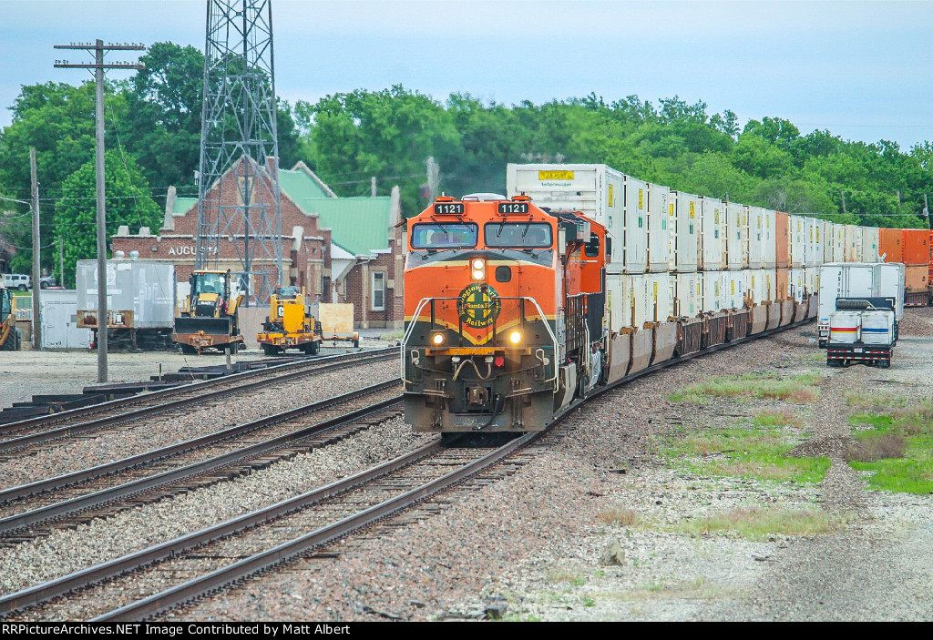 BNSF 1121